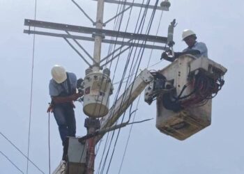 Labores correctivas fortalecen red eléctrica y alumbrado público en los circuitos Torres y Saladillo