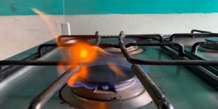 ¡Beneficia a 150 familias! Alcaldía de Maracaibo realiza labores con la red de gas en el barrio El Gaitero