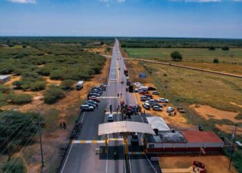 Gobernador Caldera reinaugura seis kilómetros del Corredor Vial Hugo Chávez de La Cañada de Urdaneta
