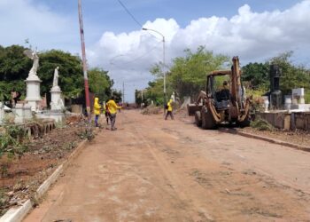 Alcaldía de Maracaibo continúa realizando mantenimiento a cementerios de la municipalidad