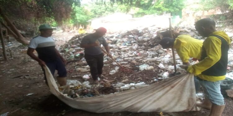 Saneamiento en Cacique Mara: Retiran 100 toneladas de basura de la cañada San José