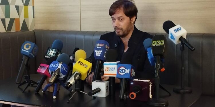 Luis Fernández presenta su éxito «No eres tú ¡Soy yo!» en el Baralt