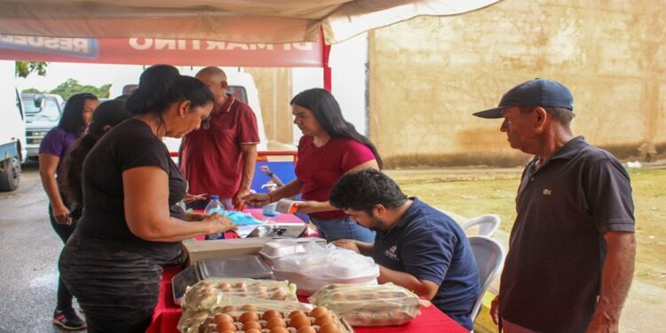 Alcaldía de Maracaibo realiza jornada de mercados populares en la parroquia Cecilio Acosta