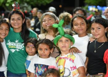 ¡Sur del Lago! Alcaldesa Bolivariana Misledys Ortigoza encendió la Navidad 2025 en el municipio Colón