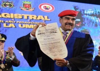 Otorgan Doctorado Honoris Causa al Presidente Nicolás Maduro en Defensa de la Nación