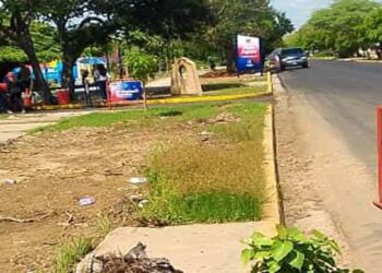 ¡Una tonelada de basura! Alcaldía de Maracaibo limpia drenajes de la Plaza Zapara para evitar inundaciones
