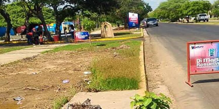 ¡Una tonelada de basura! Alcaldía de Maracaibo limpia drenajes de la Plaza Zapara para evitar inundaciones