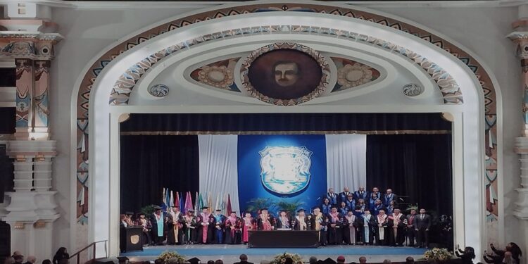 LUZ celebra el 79° aniversario de su reapertura con la entrega de la orden Dr. Jesús Enrique Lossada