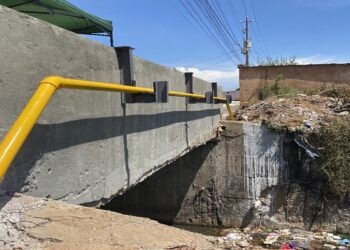 Alcaldía de Maracaibo instaló tubería aérea de gas doméstico para 1500 familias en Venancio Pulgar