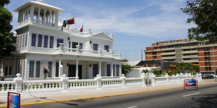 Alcaldía Bolivariana de Maracaibo ejecuta trabajos de rehabilitación de Villa Carmen