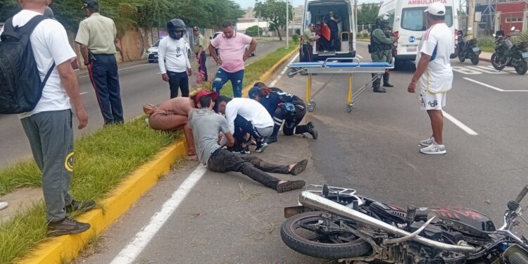 Accidente en la avenida El Milagro deja varios heridos ante imprudencia de motorizado ebrio
