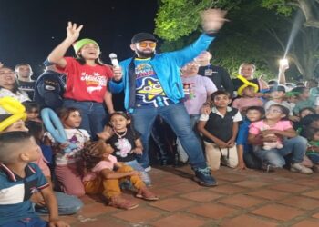 La Alcaldesa Misledys Ortigoza da inicio a la Navidad con el tradicional encendido de luces en la parroquia Urribarrí