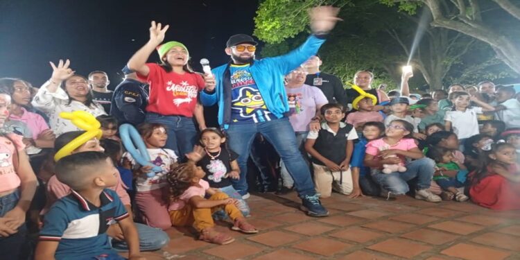 La Alcaldesa Misledys Ortigoza da inicio a la Navidad con el tradicional encendido de luces en la parroquia Urribarrí
