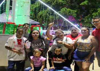 Vereda del Lago volvió a iluminarse con el Encendido Navideño