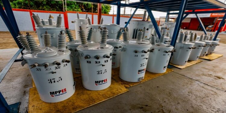 Gobierno Bolivariano sustituye 200 transformadores y 2.000 luminarias para fortalecer sistema eléctrico