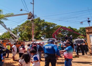 Gobernación despliega jornada de instalación de transformadores en Zulia Oeste