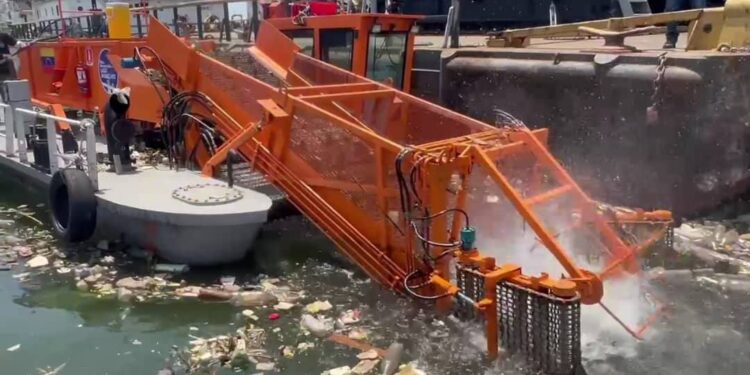 Más de 394 mil toneladas de desechos sólidos se han retirado del Lago de Maracaibo
