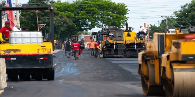 ¡Gobernación y Alcaldía de Maracaibo! Mancomunidad de gobierno despliegan plan de asfaltado en San Jacinto