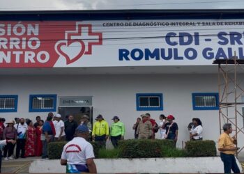 Gobernador Caldera en su visita a Sucre incluyó salud, asfaltado y educación