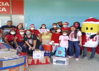 Padres de pacientes oncológicos celebraron aniversario y llevaron Navidad a los niños del Hospital Universitario