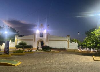 Alcaldía de Maracaibo instala luminarias en el Cementerio San José