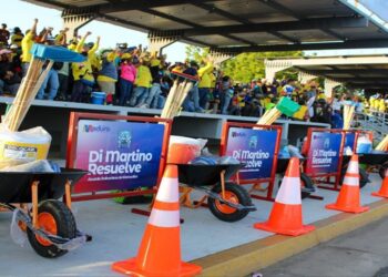 Alcaldía de Maracaibo entrega uniformes e implementos de trabajo a ambientalistas