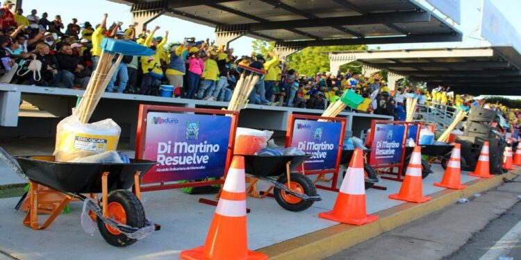 Alcaldía de Maracaibo entrega uniformes e implementos de trabajo a ambientalistas