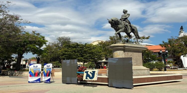 Zulia conmemora el Día Nacional del Juez y la Jueza en la Plaza Bolívar de Maracaibo