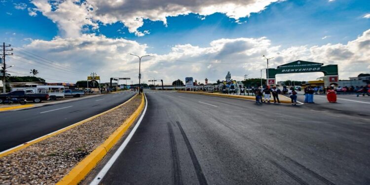 Gobernador Luis Caldera entrega 6 kilómetros de vialidad rehabilitada en la Villa del Rosario