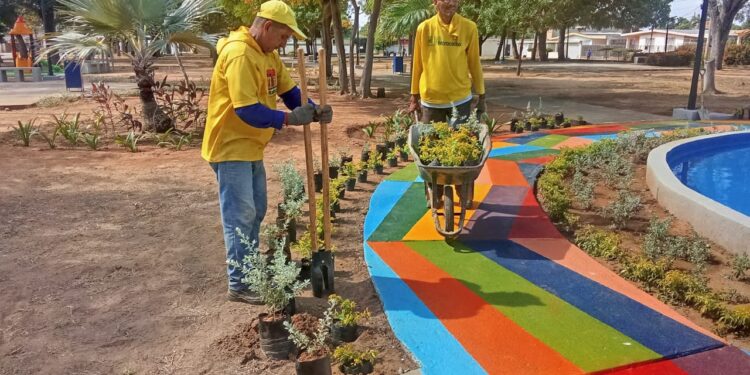 Alcaldía de Maracaibo trabaja en la recuperación integral de la Plaza El Bosque