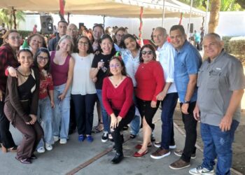 Alcalde Gian Carlo Di Martino ofreció compartir navideño a periodistas