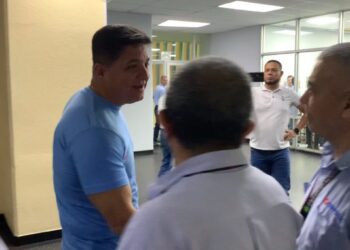 Ministro Márquez comparte con trabajadores de CORPOELEC en vísperas de Navidad