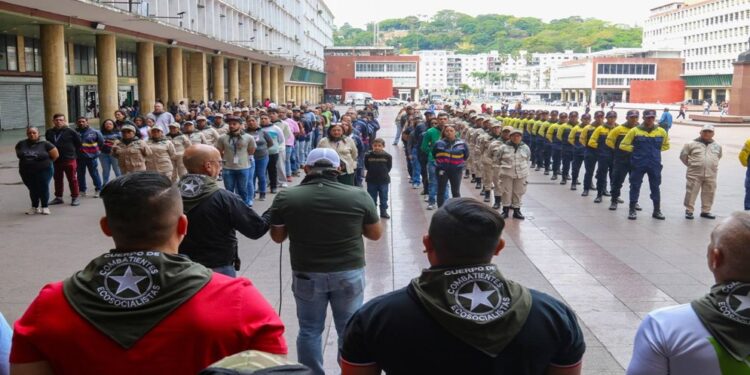 Activan Cuerpo de Combatientes Ecosocialistas de Venezuela con imposición de bandanas tácticas ante agresiones de EEUU