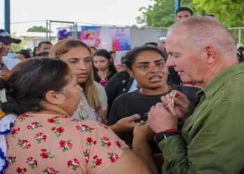A través de la VenApp Alcaldía de Maracaibo entrega ayudas humanitarias