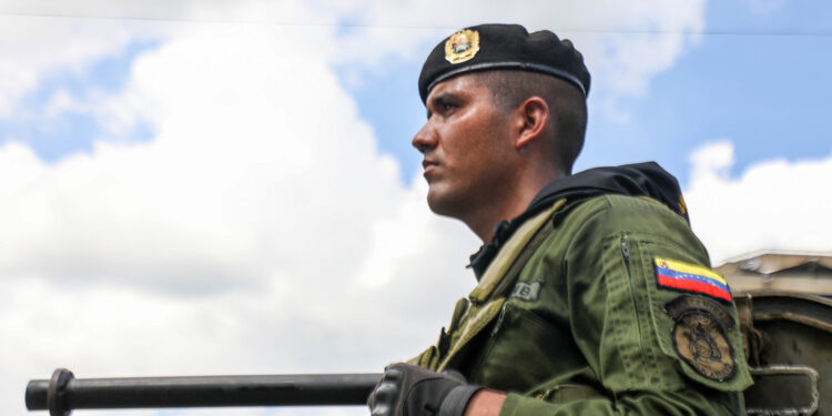 Maduro ordena el despliegue del Comando para la Defensa Integral de la Nación