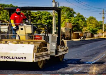 Gobernador inicia colocación de 5.000 toneladas de asfalto en corredor vial Ciudad Lossada