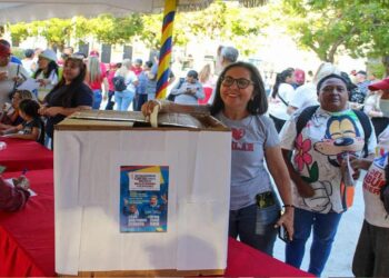 Cientos de cartas de amor del Pueblo marabino para el presidente Maduro y Cilia Flores