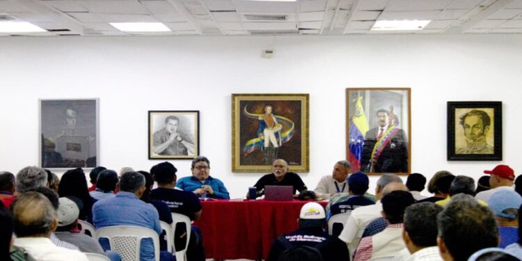 Conferencia “Bolivarianos Siempre” reafirma el compromiso antiimperialista en Maracaibo