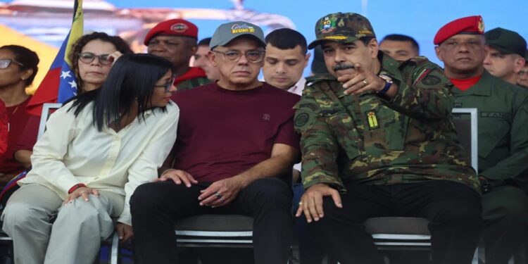 Tensión máxima: Venezuela exige a EE. UU. fe de vida del presidente Maduro tras agresión militar