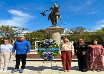 Zulia enaltece la labor docente con actos solemnes por el Día del Maestro en el casco central de Maracaibo