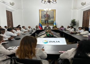 Gobernador Luis Caldera se reúne con Estado Mayor de Salud ¡Consolidar rutas de atención en este 2026!