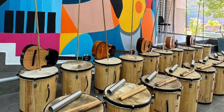 Fundación Nacional de la Gaita recibe nueva dotación de instrumentos ¡Fortalecer escuelas y agrupaciones del país!