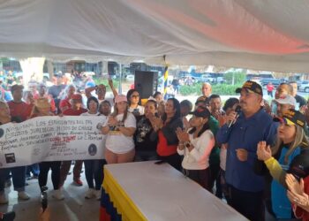 Zulianos envían mensajes de lealtad y fortaleza al presidente Maduro ¡En cartas desde las plazas Bolívar!
