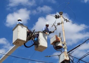 Zulia: Corpoelec fortalece red de distribución con instalación de nuevos equipos