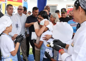 Ejecutivo anuncia recuperación de viviendas en Catia la Mar tras bombardeo