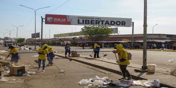 Jornada de saneamiento en el centro de Maracaibo recolectó tres mil toneladas de desechos sólidos (+Video)