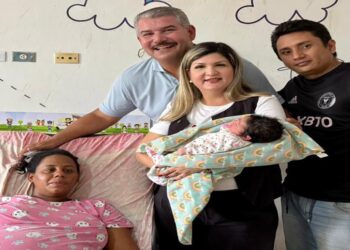 Gobernador Caldera y la primera Dama visitaron la primera niña nacida en año nuevo