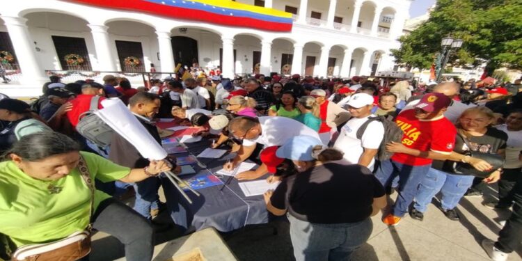 Pueblo zuliano marchó y ofrendó a la Chinita pidiendo por la liberación del presidente Maduro y de Cilia Flores