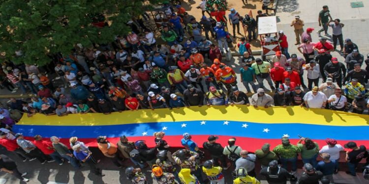 Pueblo zuliano se moviliza en Maracaibo para exigir la liberación del presidente Nicolás Maduro