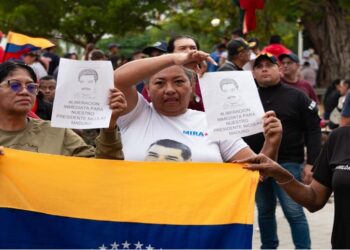 ¡Desde la Plaza Bolívar! Pueblo de Maracaibo exige respeto a la soberanía y al presidente Maduro